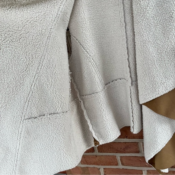 Faux suede sherpa style vest. 1X - Picture 5 of 9